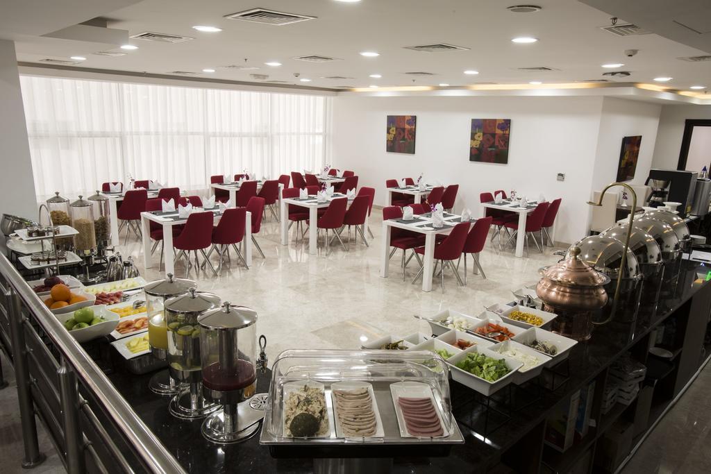 The Town Hotel Doha Exterior photo