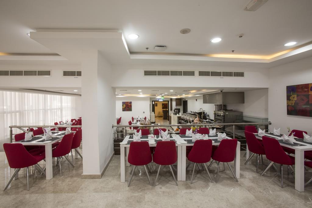 The Town Hotel Doha Exterior photo